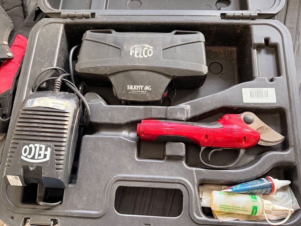 Felco Tutti gli attrezzi: Felco 810 Elektroschere Felcotronic Gartenschere – Difettoso da Bremgarten AG venduto da Piedra58 1