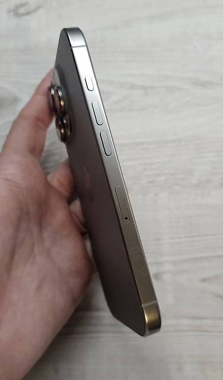 Telefoni cellulari / Smartphones: Iphone 16 Pro  128Gb Natural Titan – Usato da Basel venduto da Larabasel90 4