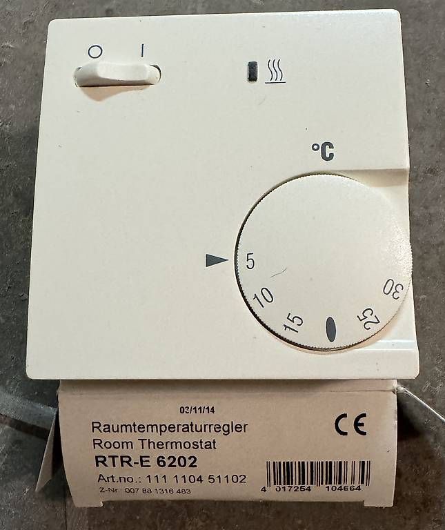 Riscaldamento: Raumthermostat, RTR-E 6202, mit Ein-/Aus Knopf – Nuovo e nell'imballaggio originale da Gossau SG venduto da PsG_