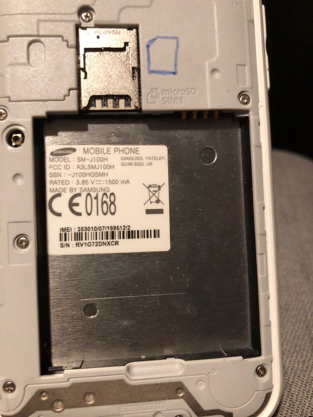 Samsung Handys / Smartphones: Samsung Galaxy J1 von 2015 defekt – Defekt aus Hinterkappelen von atomschnee 8