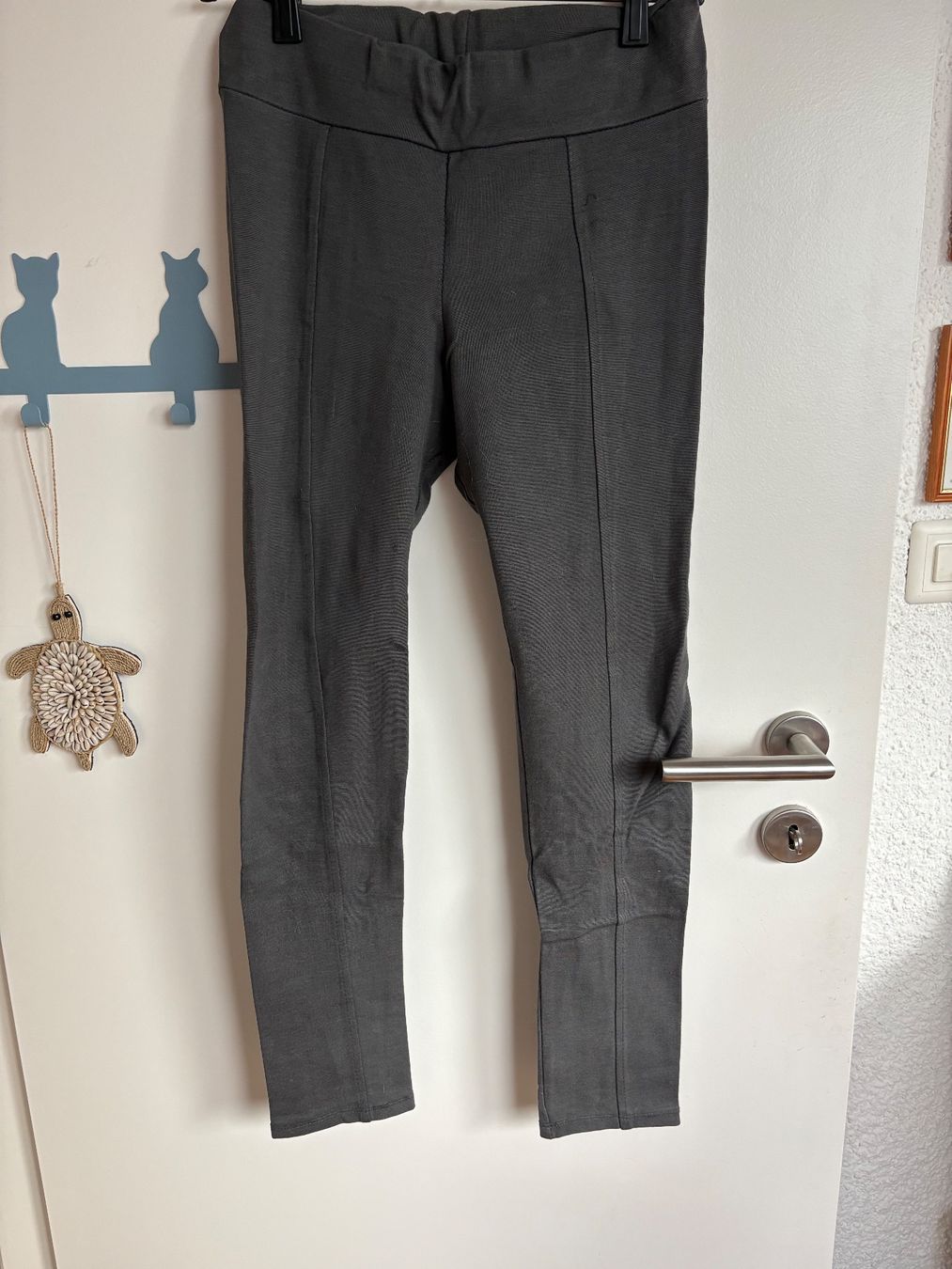 Leggings: Leggings gris foncé – Usato da Lausanne venduto da milou201619