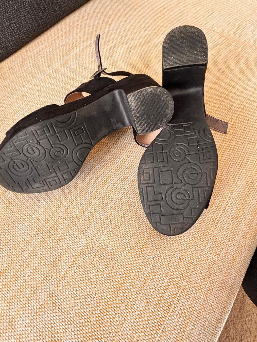 Scarpe da donna: Sandales à talons et plateforme – Usato da Romainmôtier venduto da val_r8sn 3