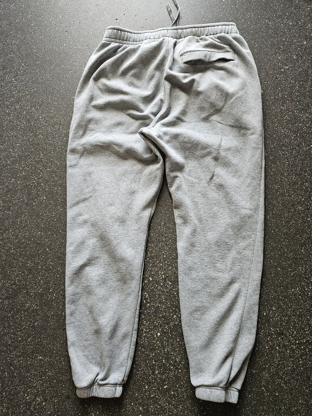 Nike Pantaloni: Nike Jogginghose grau Grösse L  – Nuovo (secondo la descrizione) da Anwil venduto da tamoos 2