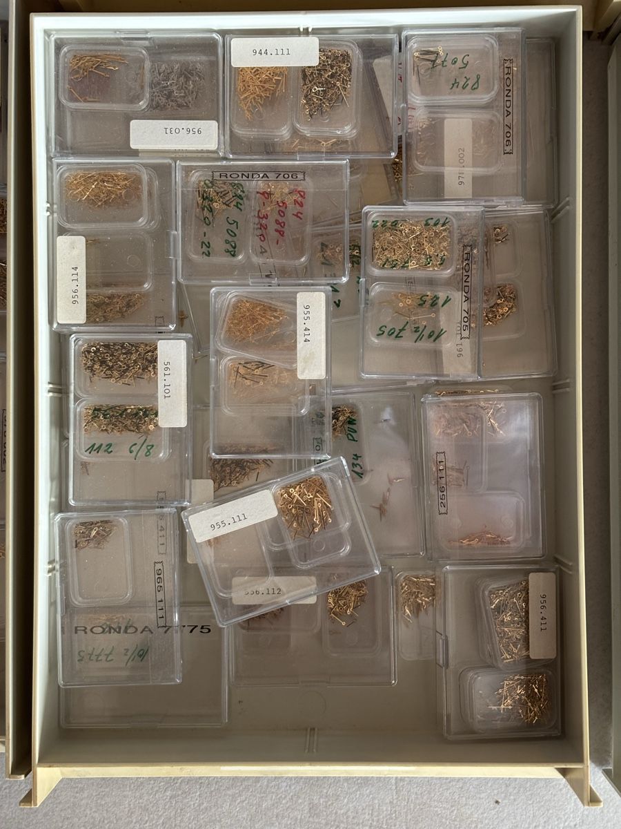 Montres: Lot Uhrenteile, Gläser etc. – Neuf (Voir description) à Rüti b. Büren par CenicAG 2