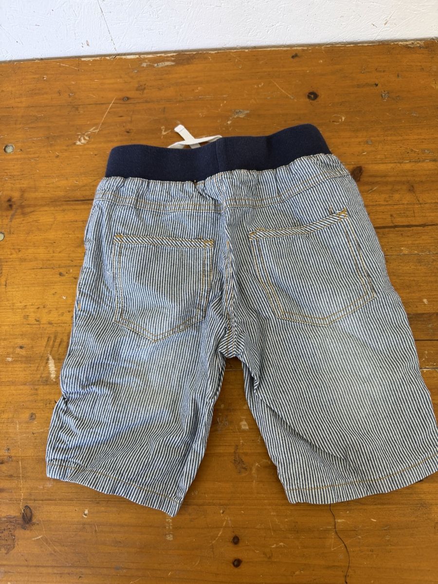 Pantaloni: Kinder Shorts Gestreift Gr. 116 – Usato da Gurmels venduto da SwissShop21 1
