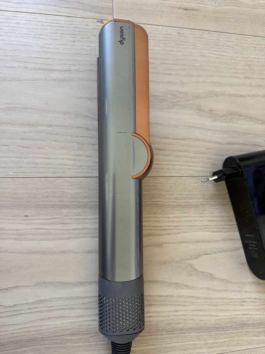 Dyson Föhn: Dyson Airstrait – Gebraucht aus Wettswil von ilona.zlatarev 6