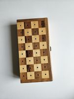 Reiseschach Holz mit Steckfiguren guter Zustand / Schach