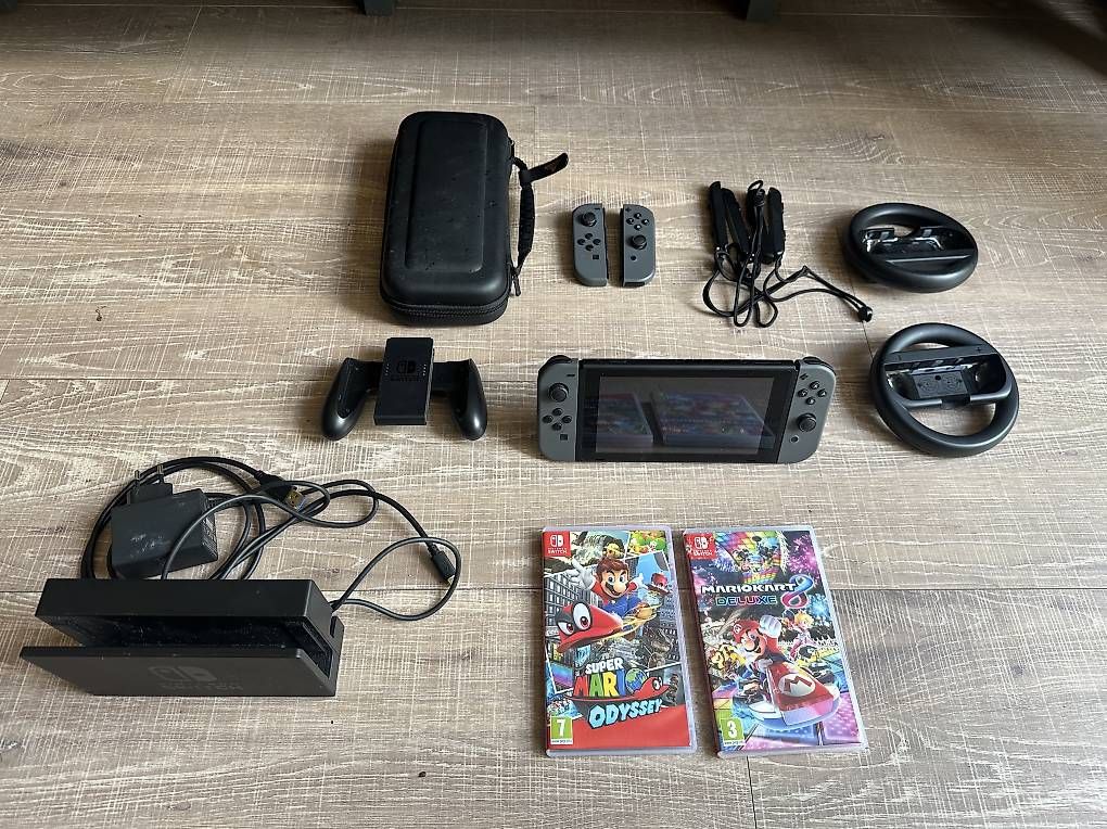 Nintendo Consoles: Nintendo Switch Set – D'occasion à Goldach par Fox_Man