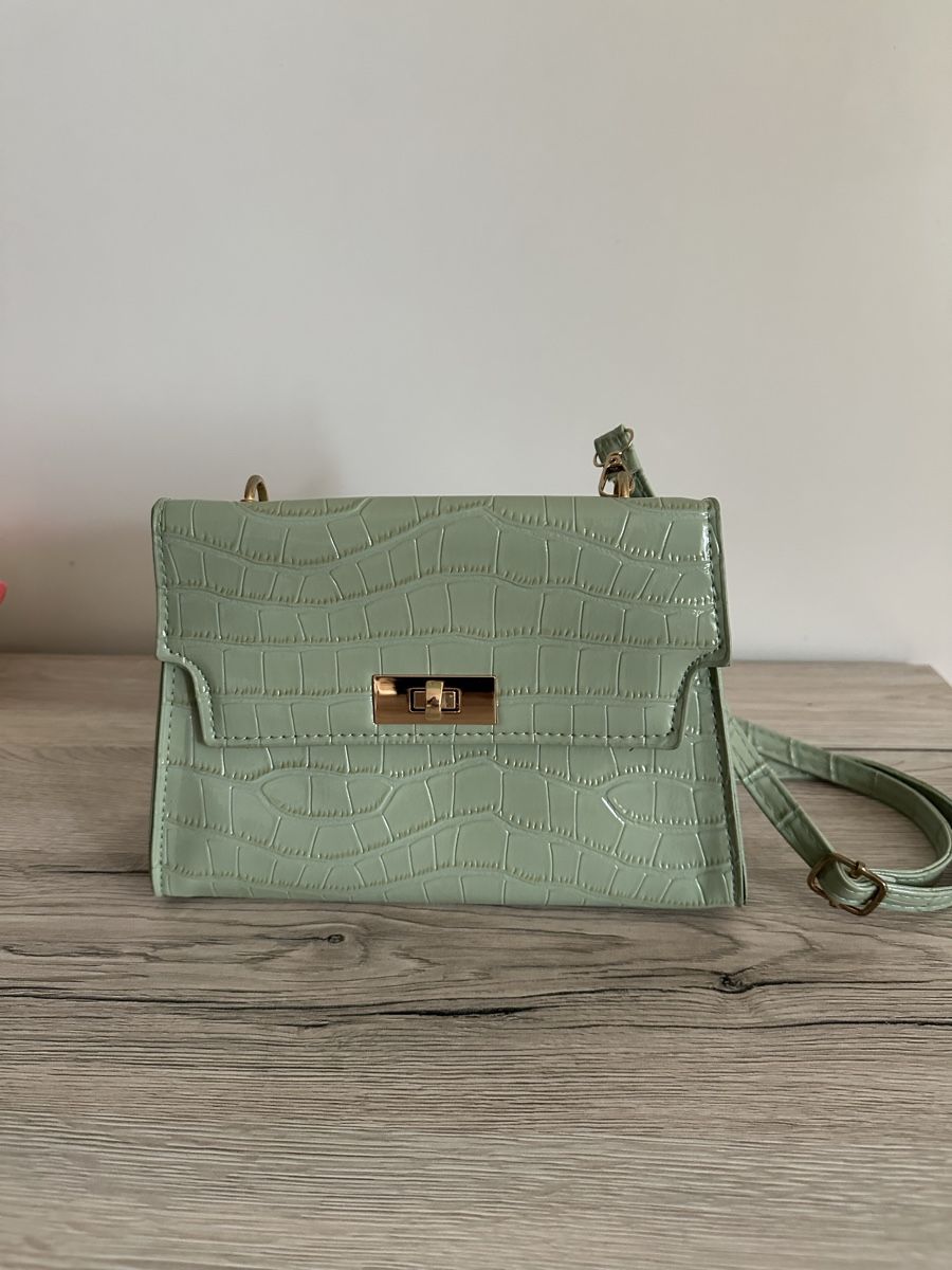 Sacs femmes: Grüne Handtasche in Kroko-Optik – Neuf (Voir description) à Dänikon ZH par oliveira_4
