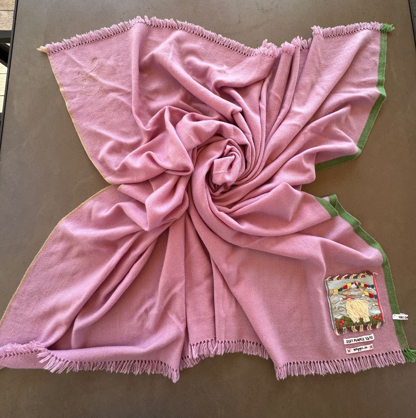 Ensoie Foulard & Sciarpe: Ensoie Schal – Usato da Männedorf venduto da Stanleygreen