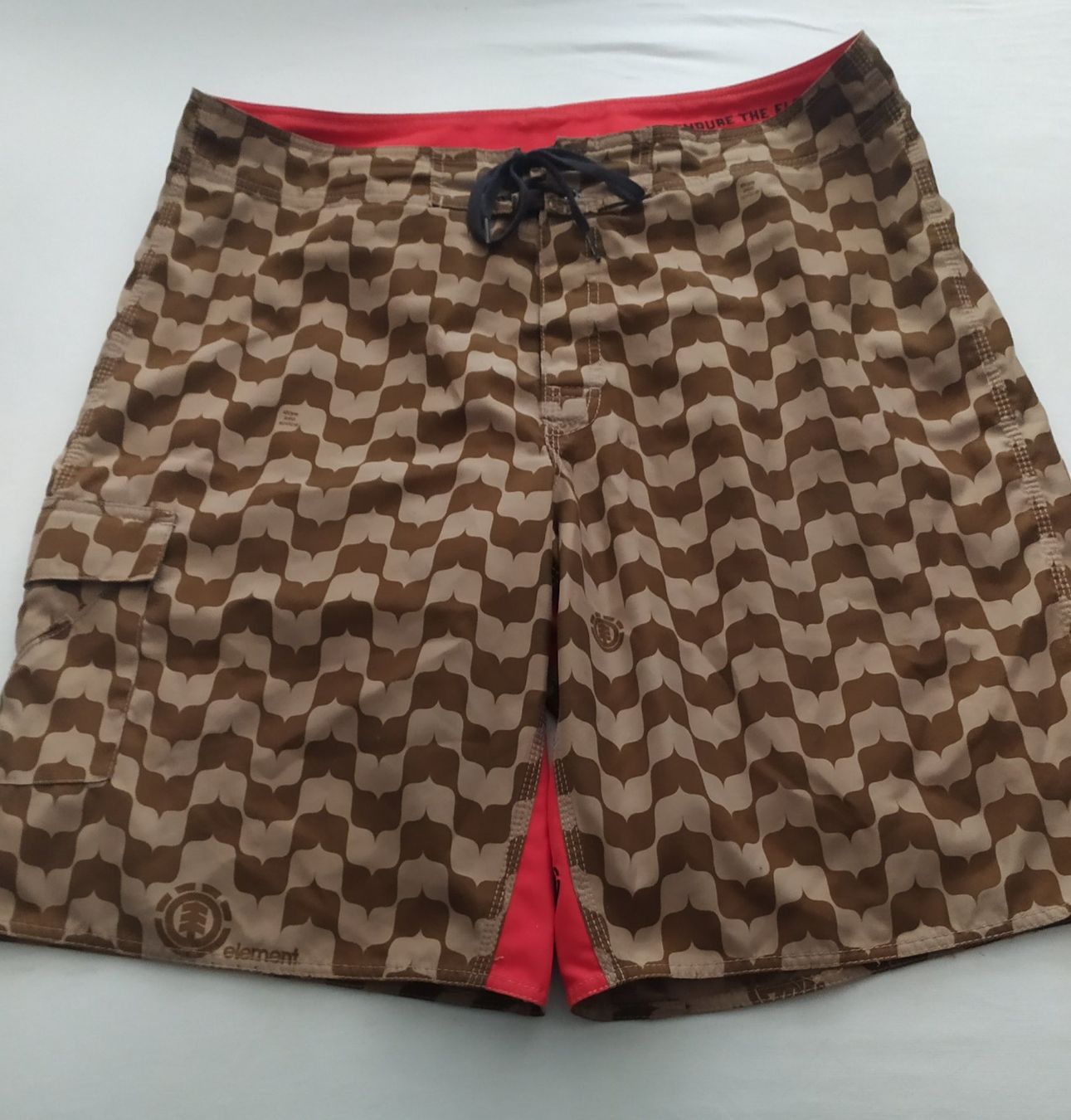 Element Pantaloni: Short vintage ELEMENT largeur 49 cm – Nuovo (secondo la descrizione) da Chezard St-Martin venduto da Loucail
