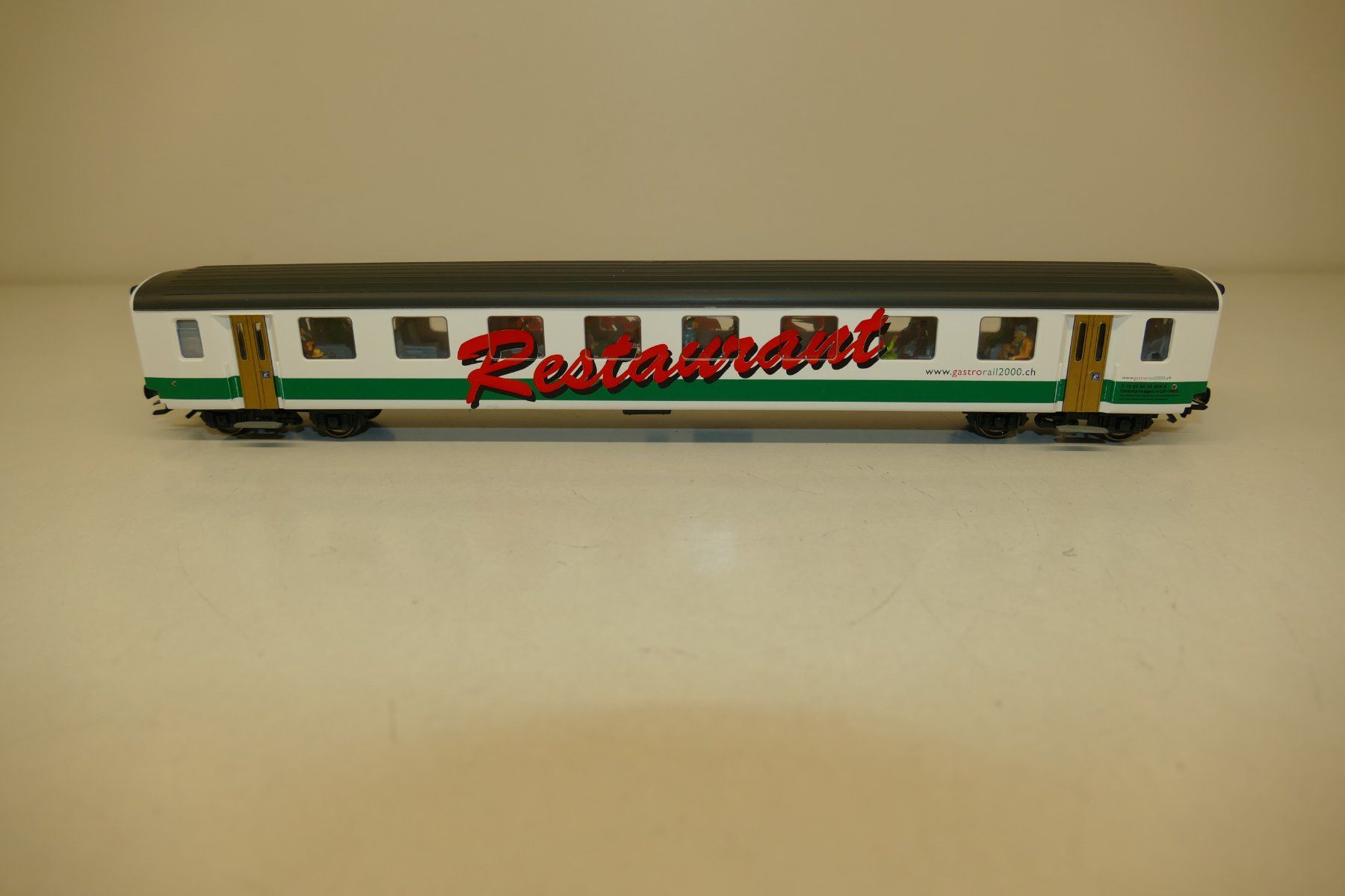 Lima Modellini di ferrovie: Lima Collection H0: SBB Restaurant Wagen mit Figuren – Nuovo (secondo la descrizione) da Niederhasli venduto da Flash32 1