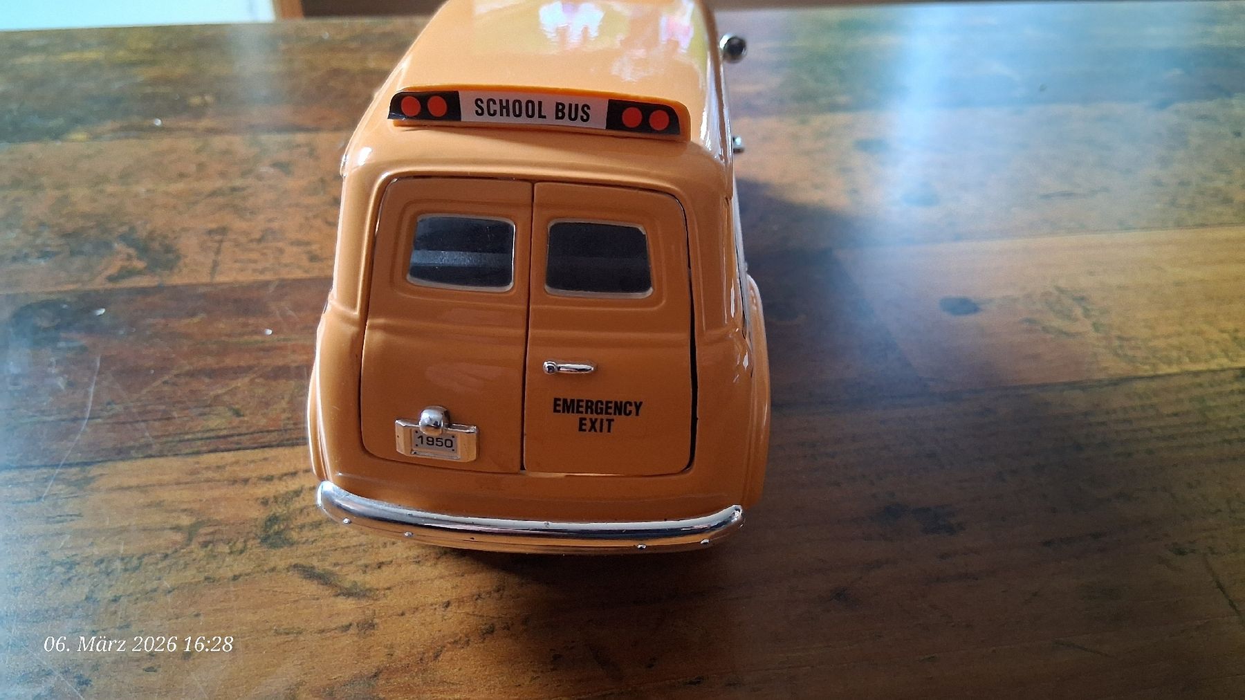Modellini d'auto: 1:18 Chevy Suburban – Usato da Wolfenschiessen venduto da 2-stroke-garage 3