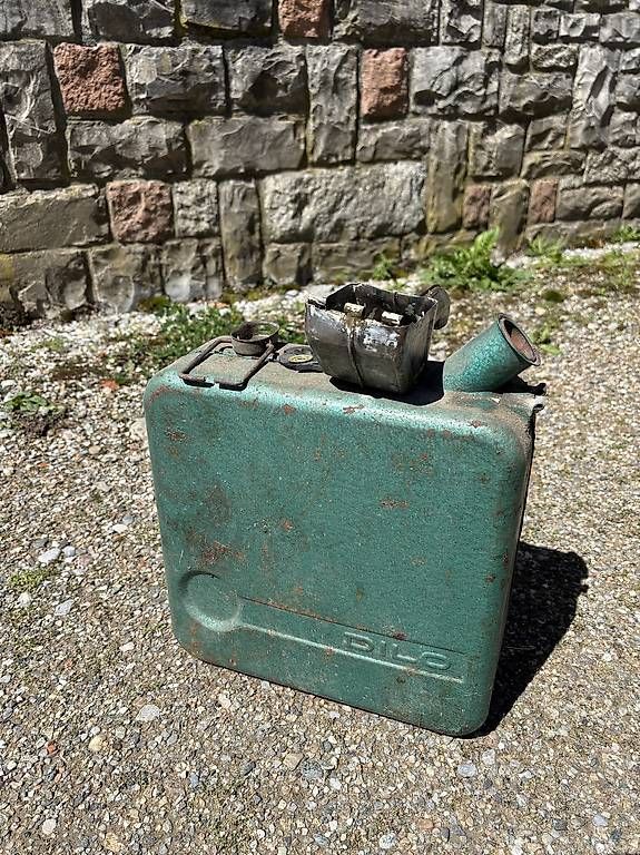 Altre raccolte & rarità: Vintage gasoline tank – Usato da Cureggia venduto da poggiii 1