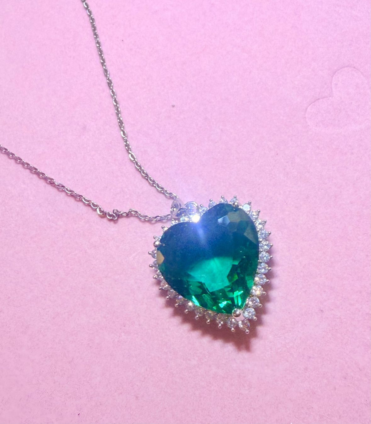 Catenine: Collier cœur Emeraude – Nuovo e nell'imballaggio originale da St-Maurice venduto da Sandrinette123 3