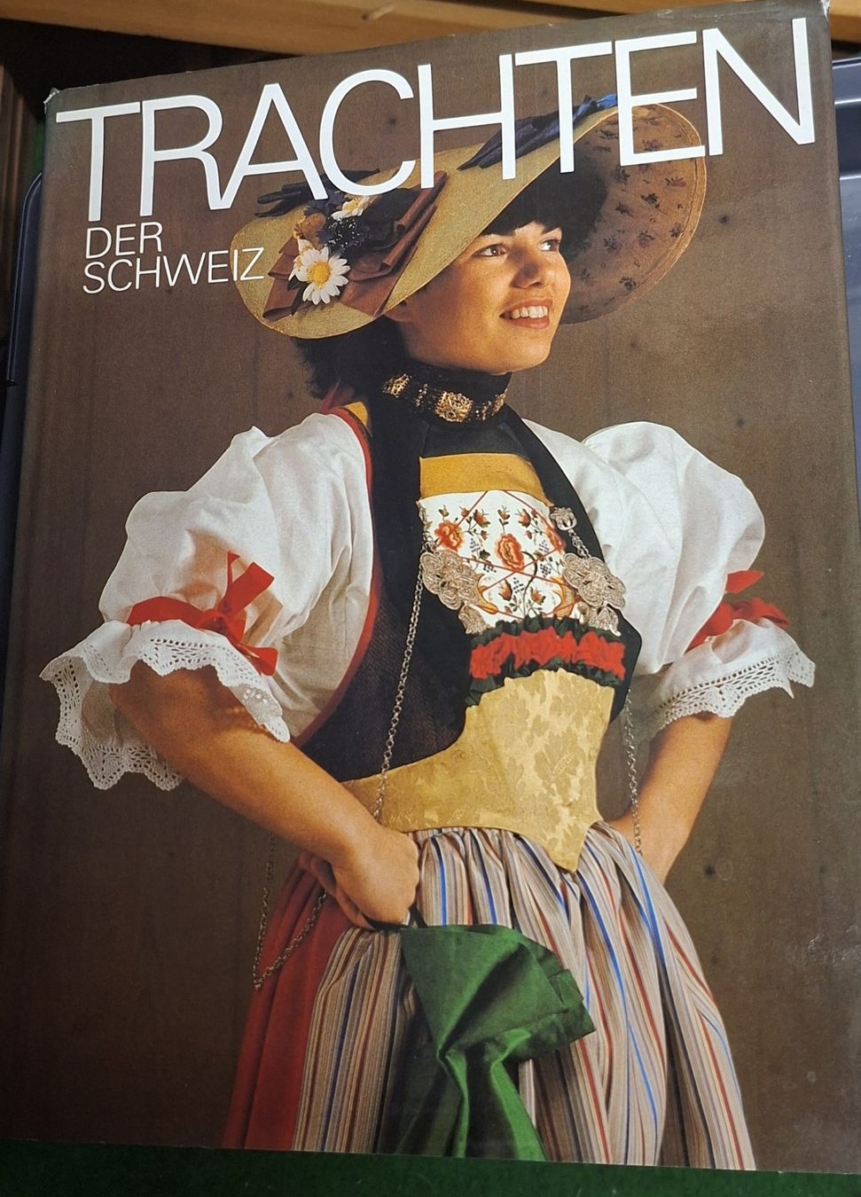 Libri: Trachten der Schweiz, Ausgabe 1978 – Usato da Bassersdorf venduto da svasch