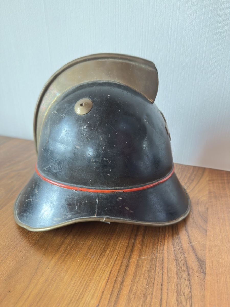 Uniformi: Feuerwehrhelm antik Schweiz alt Helm – Usato da Haegendorf venduto da Chruege 3