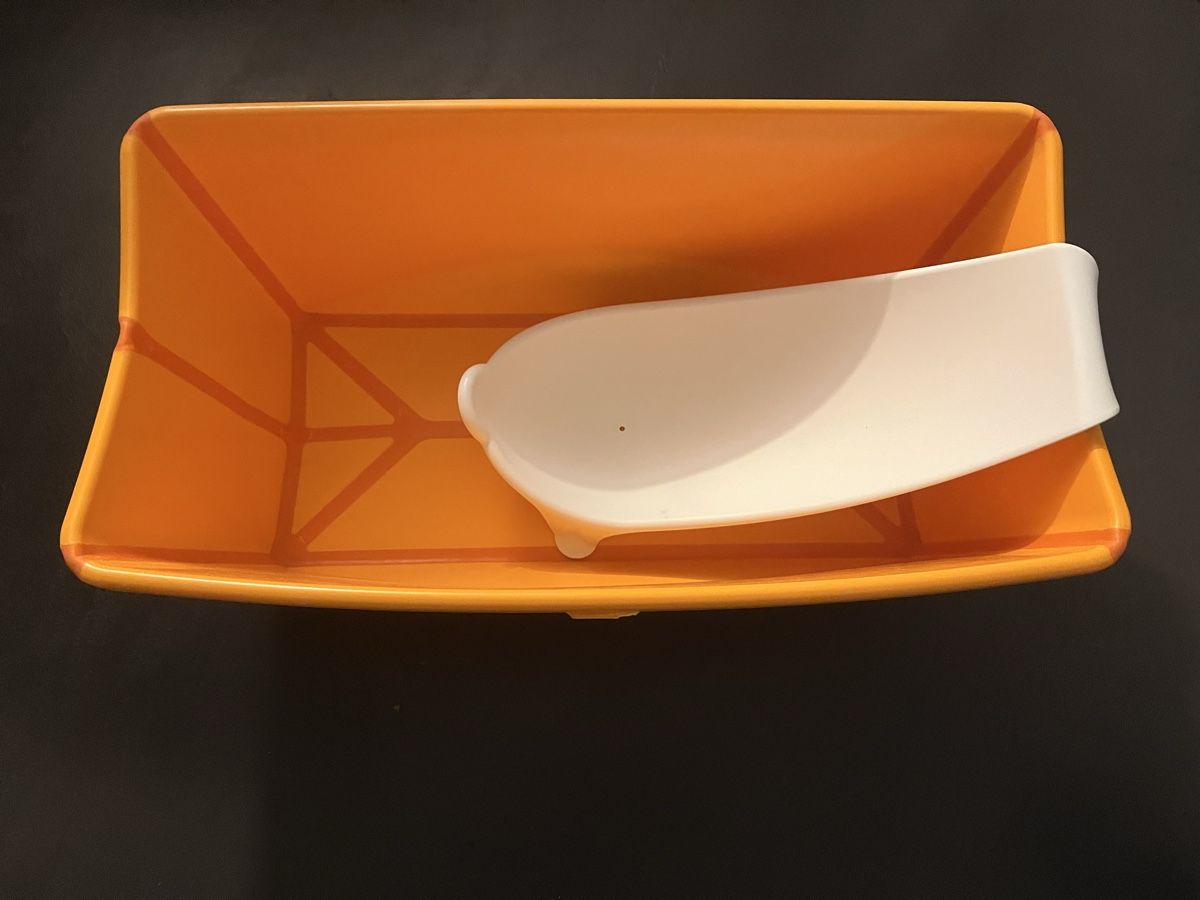 Stokke Baignoires: Stokke flexi bath Badewanne mit Einsatz, orange – D'occasion à Walterswil SO par mar_qln7