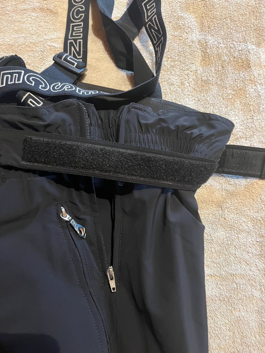 Costumes: Ensemble de ski "DESCENTE" compétition – D'occasion à Val-d'Illiez par del_6lmm 7