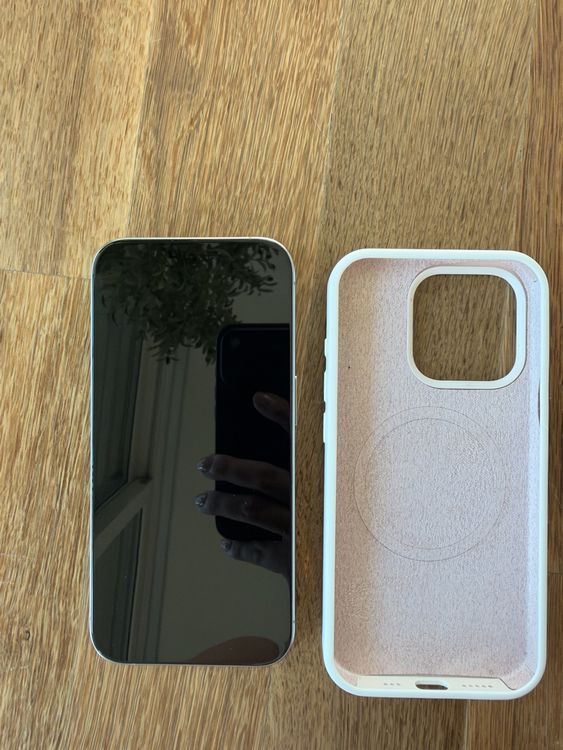 Apple iPhone 15 Pro 256GB sehr guter Zustand