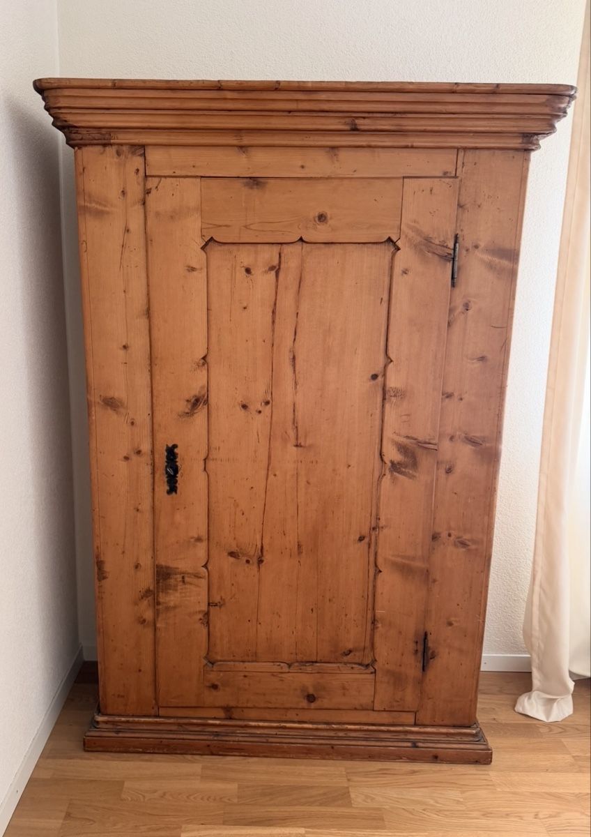 Armadi: Alter Bauernschrank – Usato da Rorschach venduto da nan_8rts