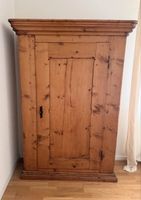 Alter Bauernschrank