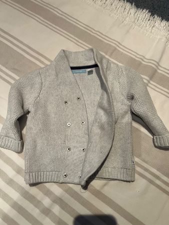 Strickjacke Obaibi grau mit Ellbogen-Patches neuwertig