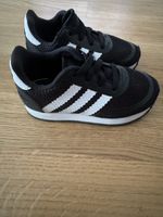 Baskets Adidas noires et blanches taille 23,5
