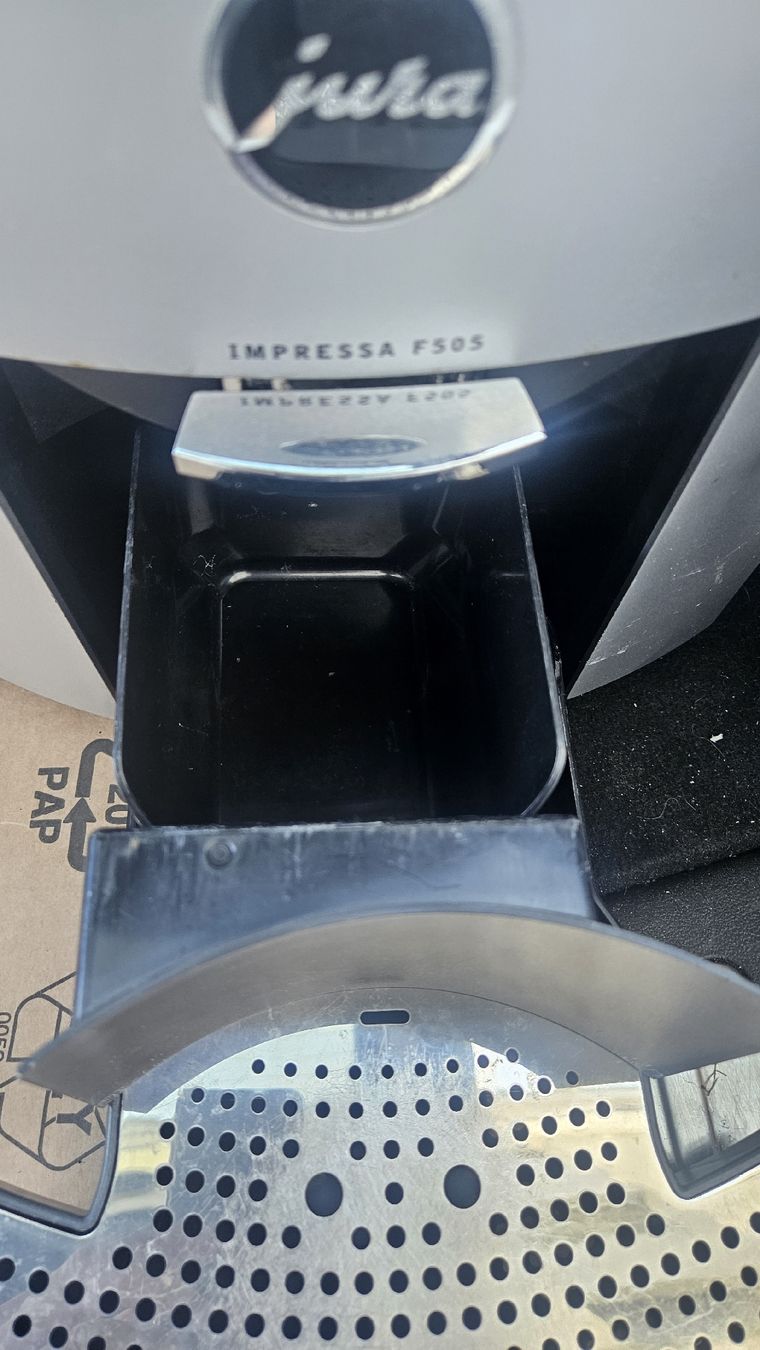 Jura Macchine per caffè & Macchine per espresso: Jura Impressa F505 Coffee Machine  – Difettoso da Sachseln venduto da laz_65cg 4