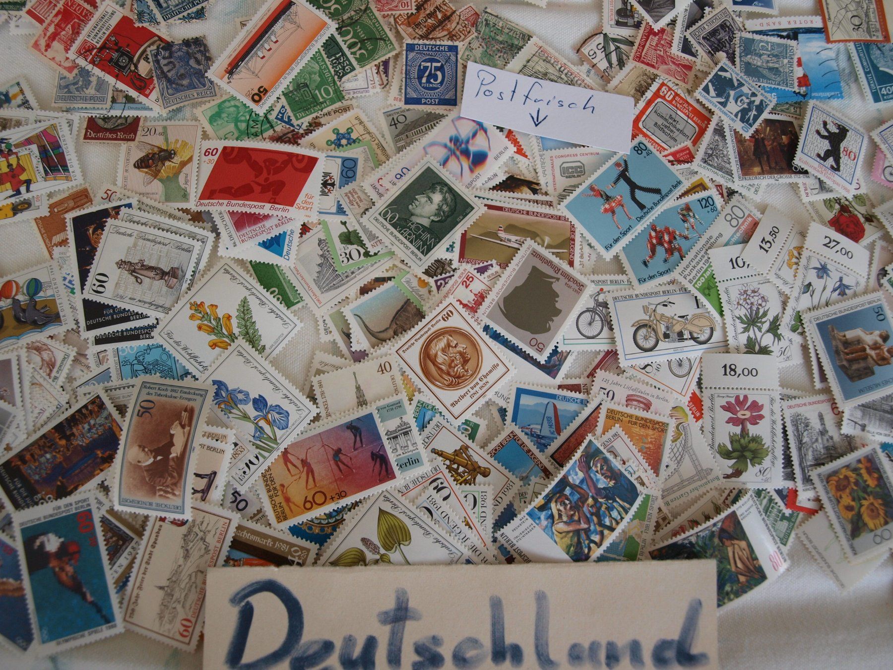 Tutti i francobolli: Deutschland Marken 100 g ca 1200 St.  Postfrisch + – Usato da Aarau venduto da Marcele0 4