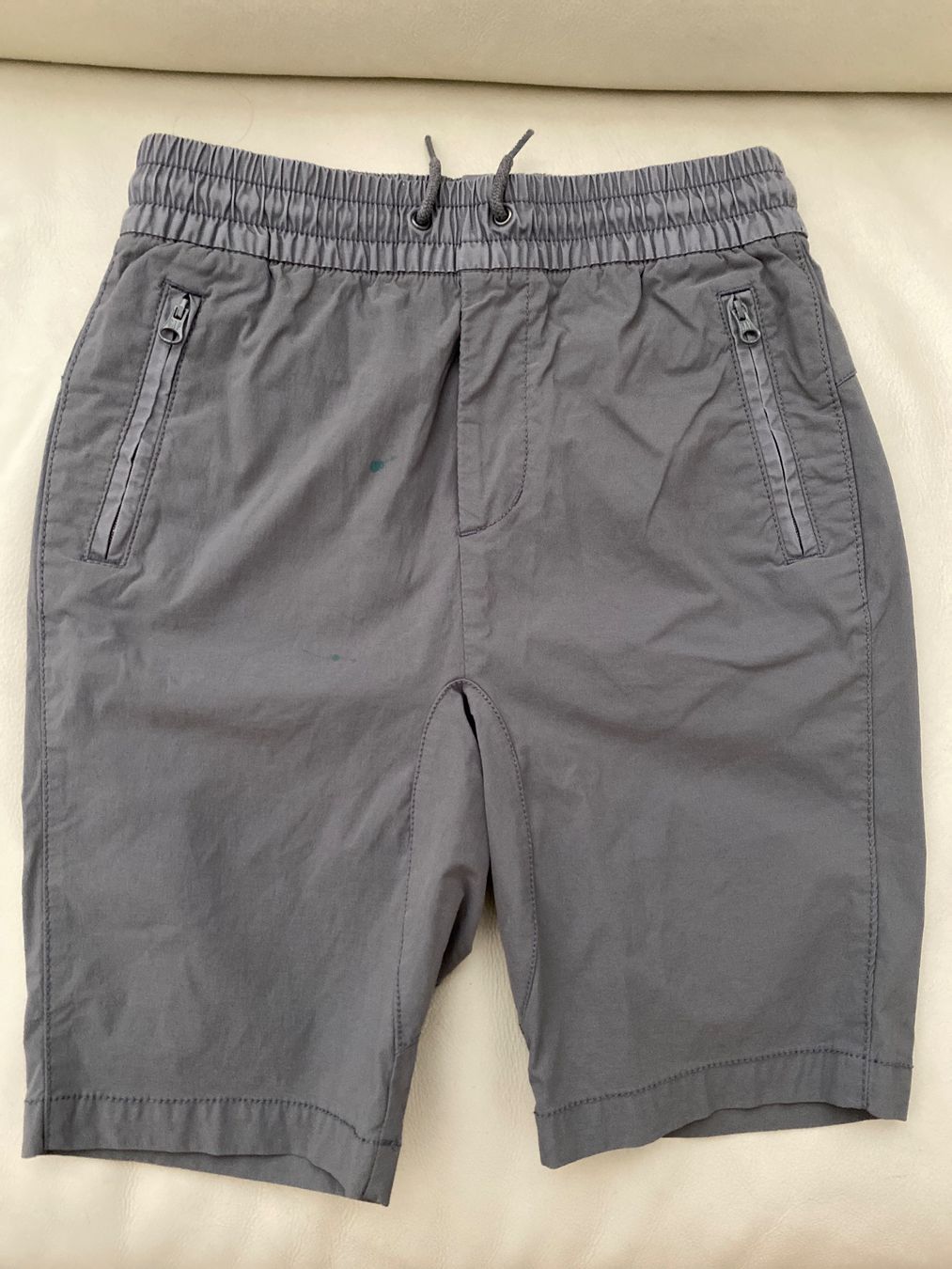 Gap Pantaloni: 2 shorts GAP garçon 8-10 ans – Usato da Genève venduto da Fencer3_914 2