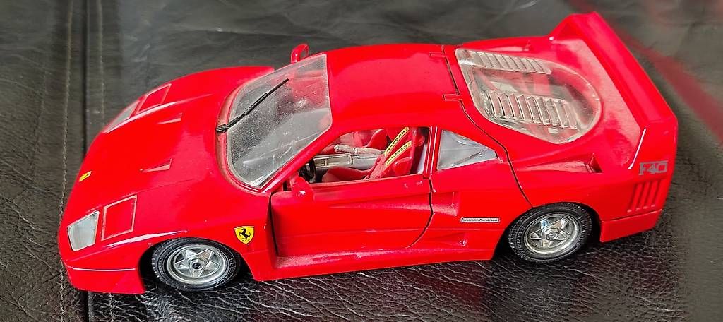 : Ferrari Modellautos  – Usato da Sursee venduto da Buholz0 4