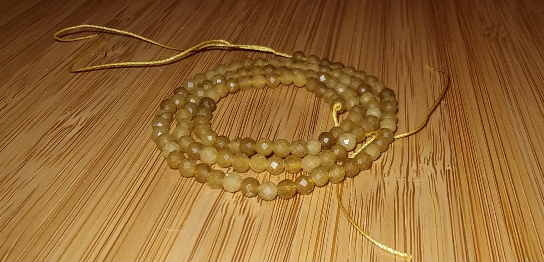 Mineralien & Heilsteine: Quarz gelb 3mm. facettiert Strang ca.38cm. – Neu und originalverpackt aus Menziken von Mirager