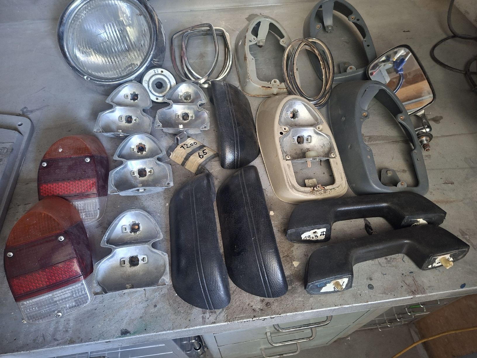 Volkswagen Tutti pezzi di ricambio auto: VW Käfer teile – Usato da Schüpfheim venduto da Ireib0