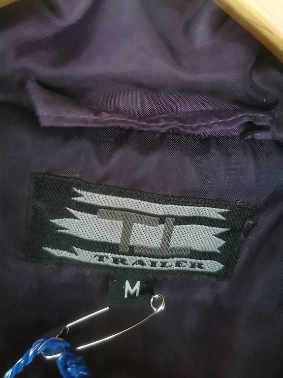 Gilets: Weste aus den 80-90er Jahren Grösse M – D'occasion à Mitlödi par JSN19 1