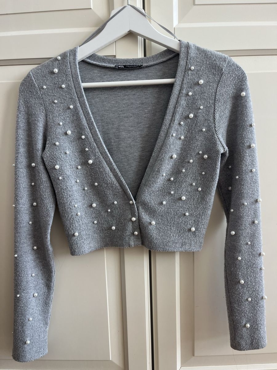 Zara Maglioni & Felpe: Zara Strickjacke mit Perlen, grau, Gr. S – Nuovo (secondo la descrizione) da Eschenbach LU venduto da fva_w6dz