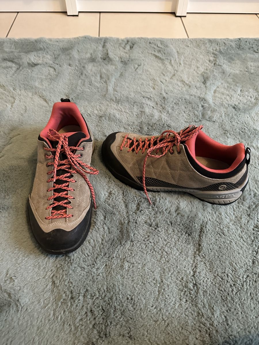 Scarpa Scarpe da uomo: Scarpa 39.5 – Usato da Balerna venduto da GretaM 2