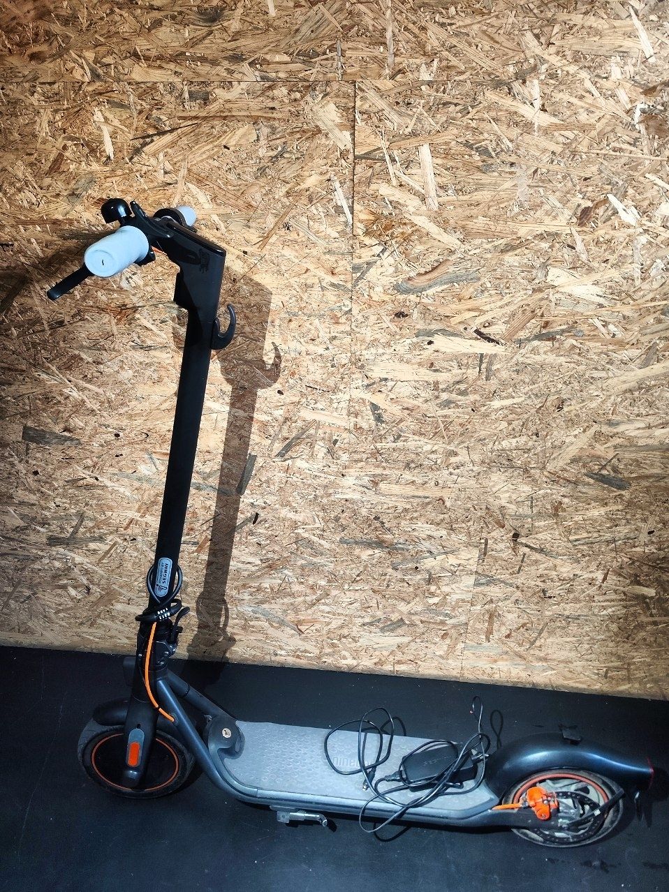 Segway Kickboard: Ninebot F40I E-Scooter, 33 km/h 40km – Usato da Grindelwald venduto da vla_z6zz