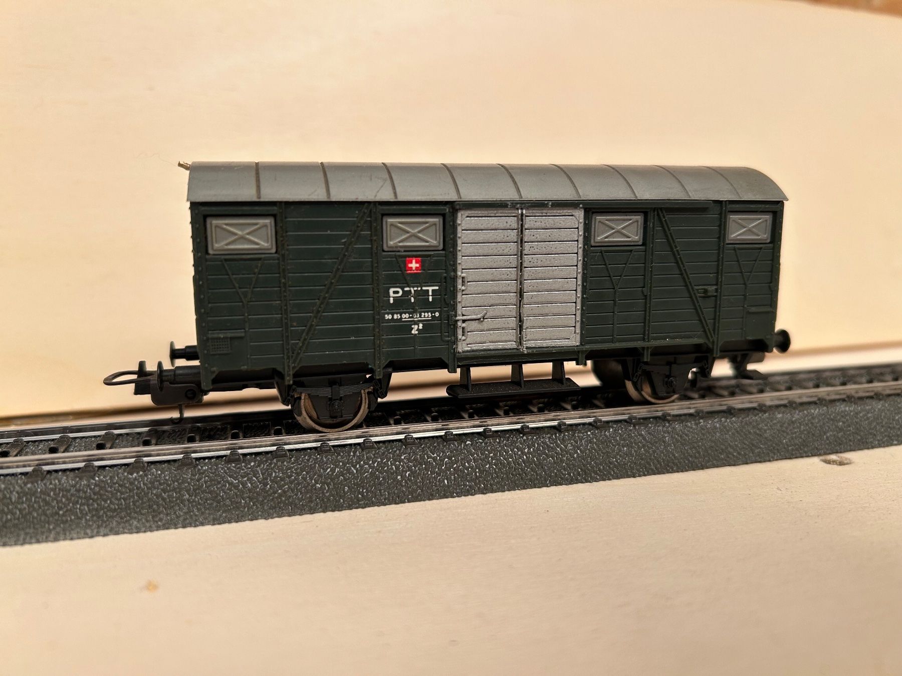 Lima Modelleisenbahnen: Wagenset Postwagen PTT 6-teilig H0 – Gebraucht aus Aesch (Neftenbach) von klaibovski