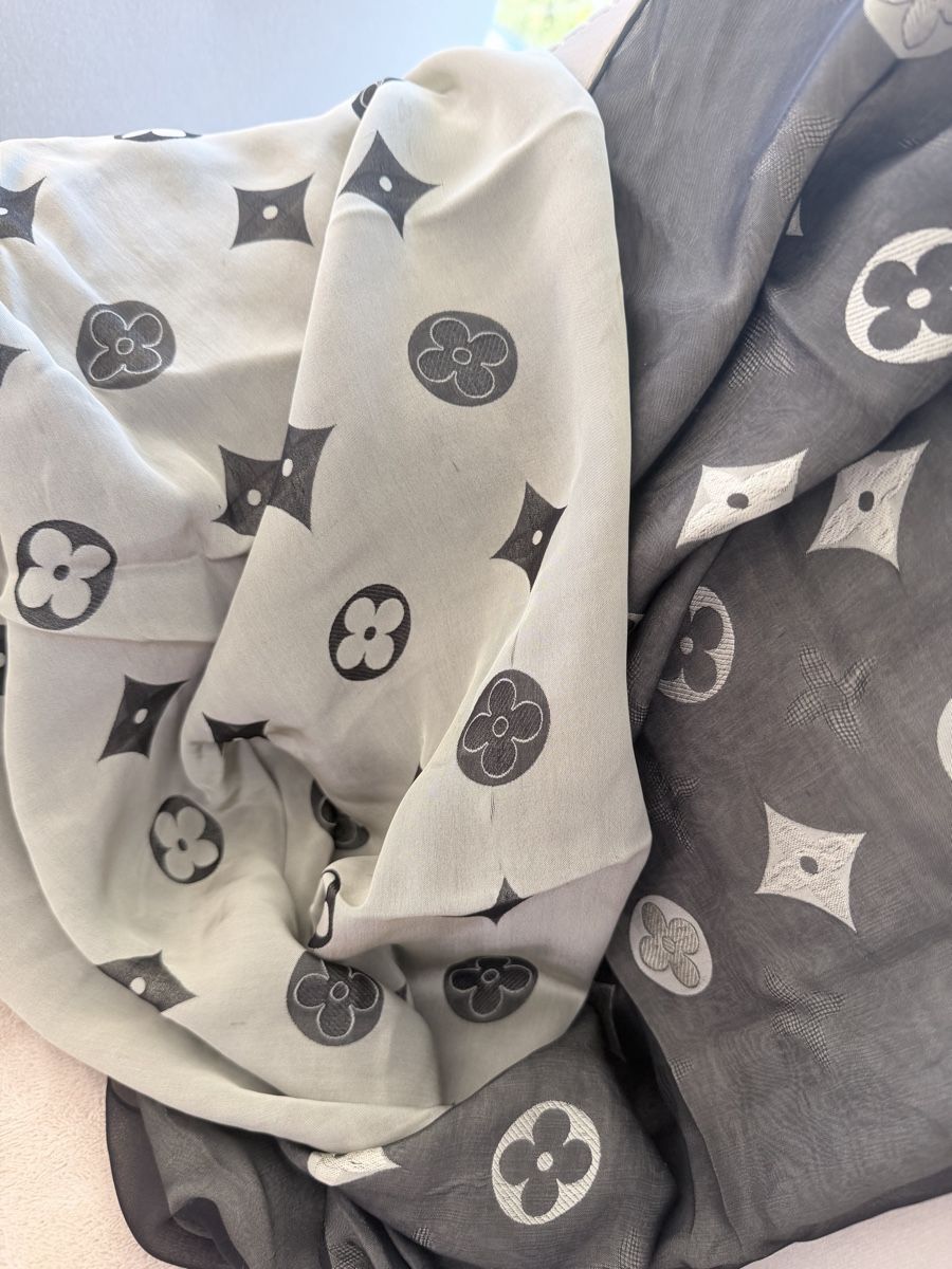 Louis Vuitton Foulard & Sciarpe: Louis Vuitton Black and Grey Layered Etoile Mahina Scarf – Usato da Zollikon venduto da houseofsamar 1