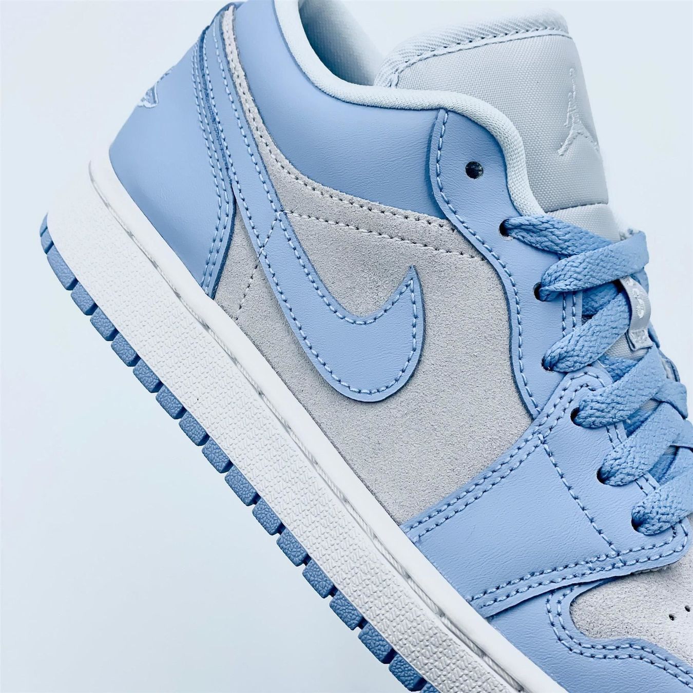 Jordan Damenschuhe: Nike Air Jordan 1 Low UNC EU 40 – Neu und originalverpackt aus Erlinsbach von sasneakers 3