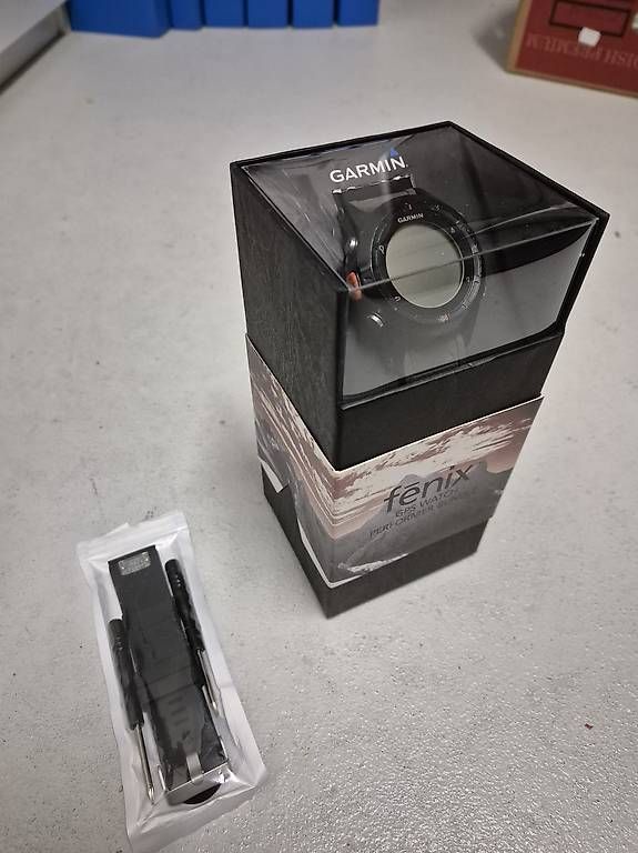 Smartwatch: Garmin Fenix 1 mit 2 Armbändern – Usato da Uster venduto da Marc0114