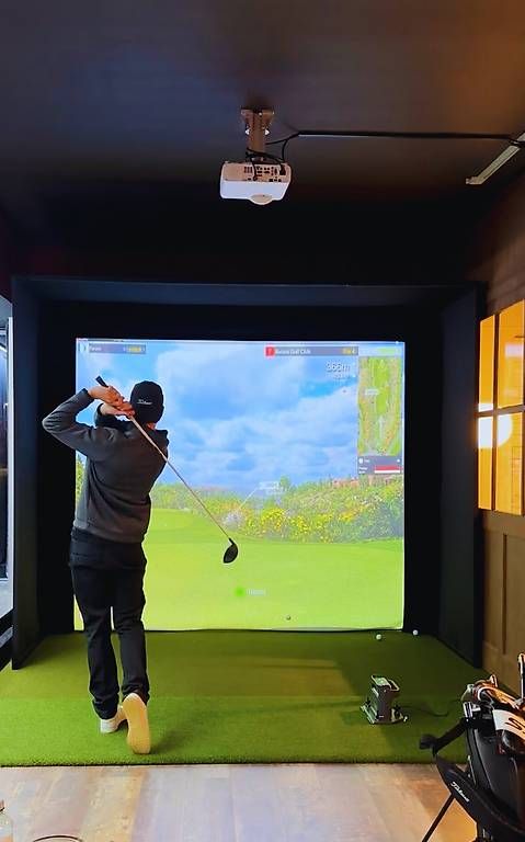 Giochi: Professional Golf Simulator - Complete Setup for sale – Usato da Biel/Bienne venduto da gio_hxt6