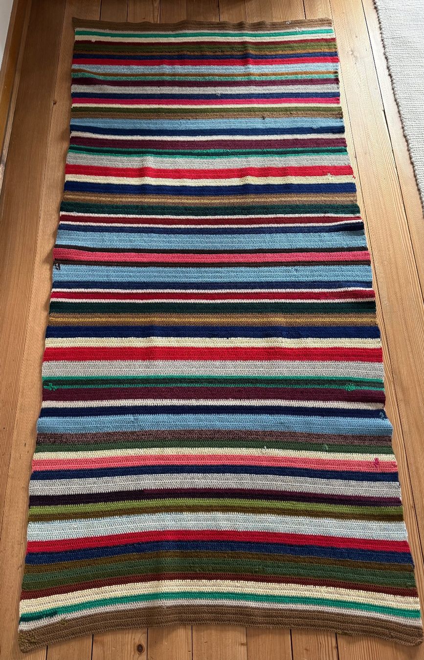 Coperte: Vintage Häckeldecke in mega Farbkomposition – Usato da Luzern venduto da Mamutpe 1