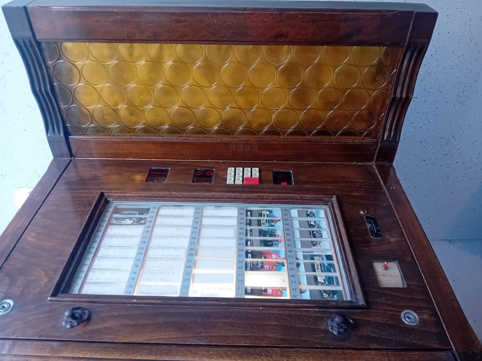 Musiktruhen: Jukebox – Gebraucht aus Chalais von ter_dq9d 4