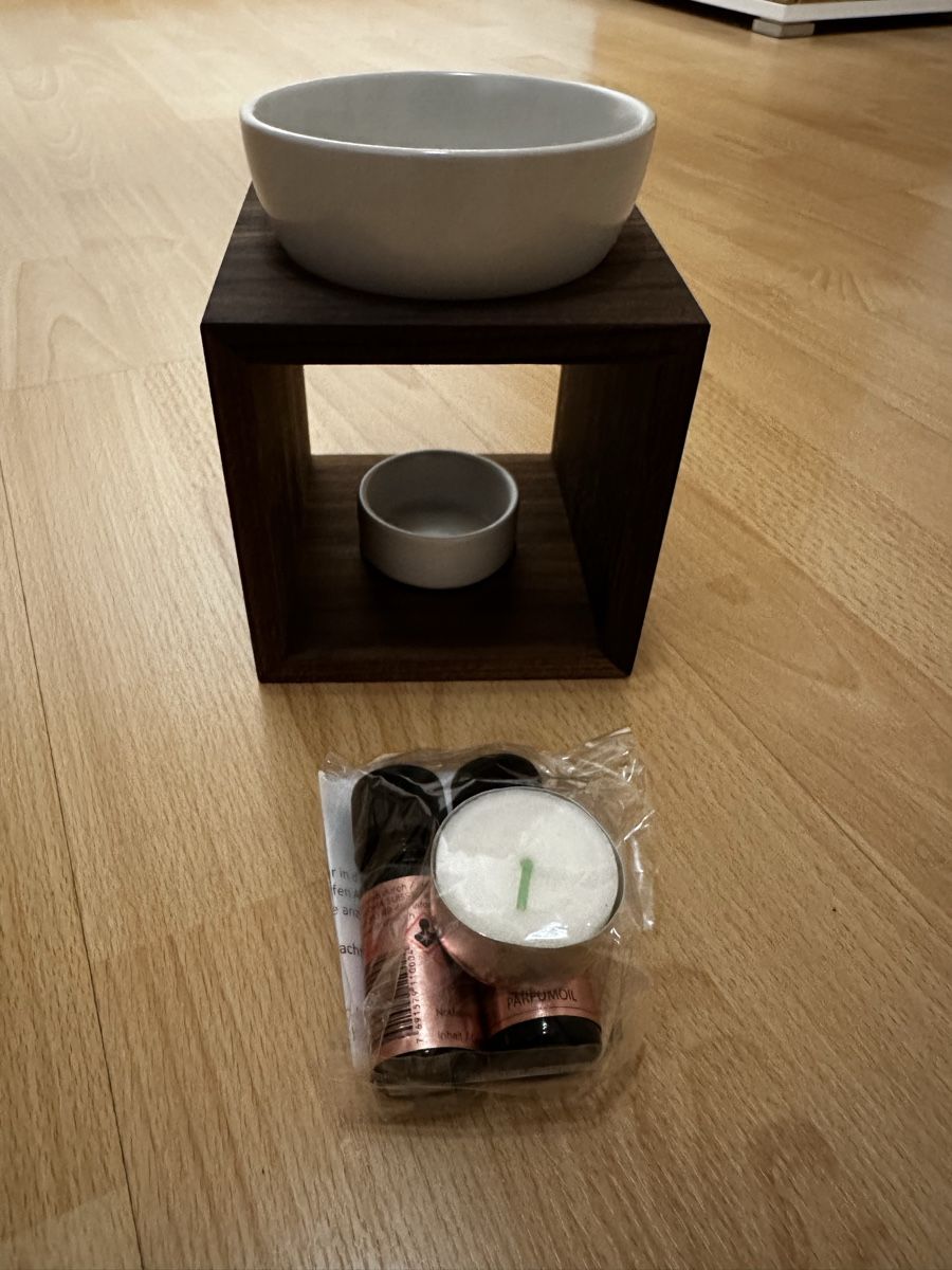Kerzen: Duftkerze aus Nussbaum Holz – Neu und originalverpackt aus Chur von Sim7000 1