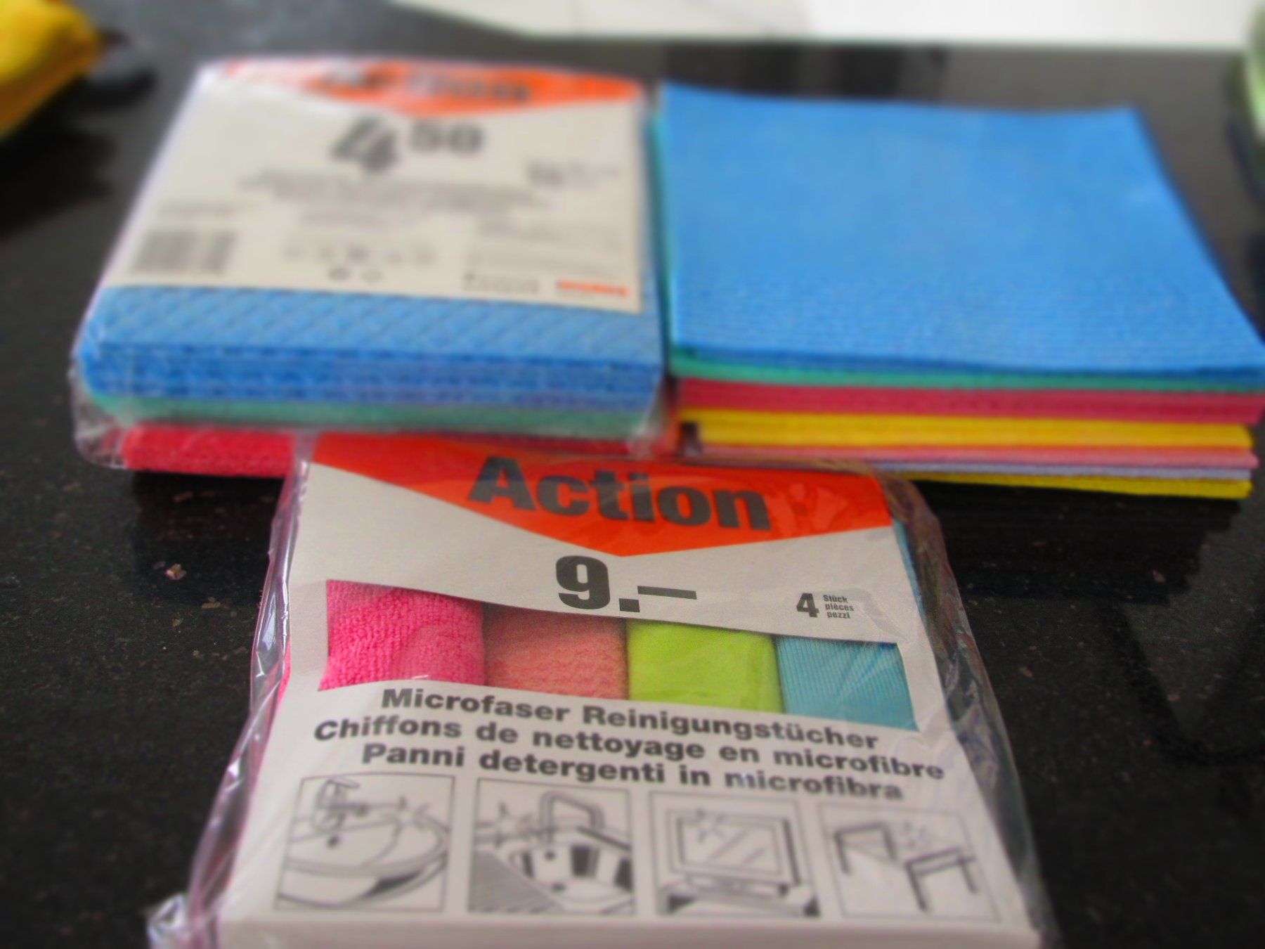Sonstiges für Haushalt & Wohnen: CHIFFONS DE NETTOYAGE  MICROFIBRE EPONGES NEUFS – Neu und originalverpackt aus Murten von Selliot