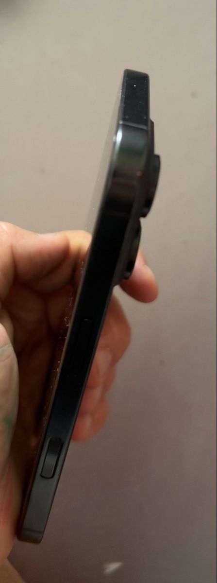 Apple Telefoni cellulari / Smartphones: Apple iPhone 16 Pro schwarz 128 GB – Usato da Reinach AG venduto da fmi_wj6k 6