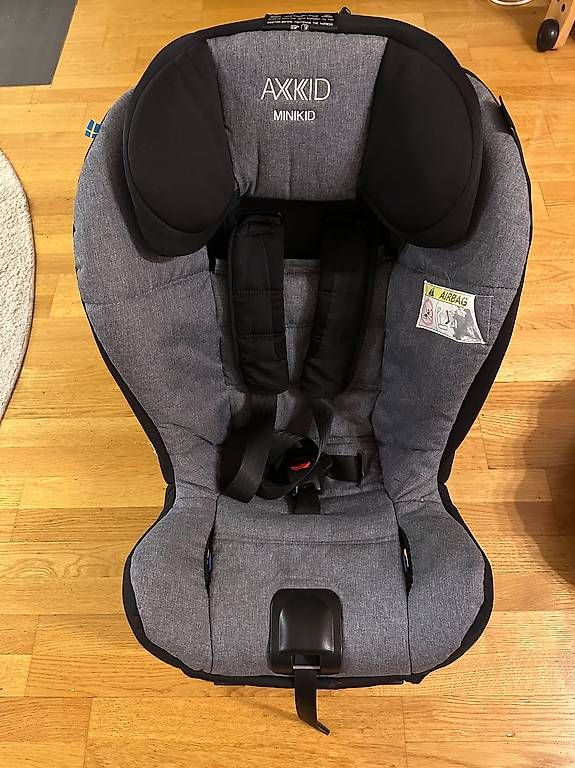 Seggiolini per auto: Axkid minikid reboarder – Usato da Zürich venduto da mat_j5kq