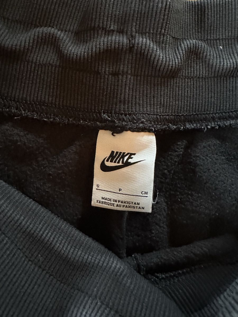 Nike Pantaloni: Nike Jogginghose – Usato da Buchs AG venduto da jul_7hfl 2